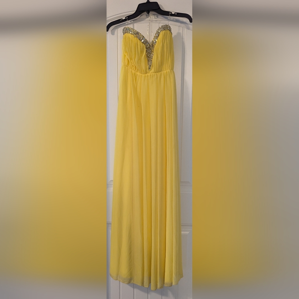 Elegant Yellow Evening Gown Size 1
